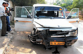 A call centre cab overturned near a DDA park at Lado Sarai injuring seven DDA employees who were having tea at a pavement stall on Saturday.