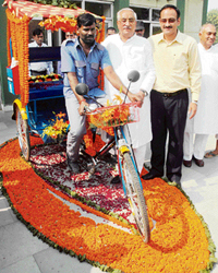 Haryana labour and employment minister A.C. Chaudhary launches the cycle rickshaw vigyanic prabandhan project in Faridabad on Saturday.