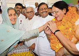 Kamla Sharma, the newly appointed president of the local unit of the BJP, being felicitated by mayor Harjinder Kaur at the party’s office in Sector 33, Chandigarh, on Sunday.