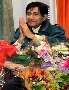 Veteran actor Dev Anand at the release of his autobiography, "Romancing with Life", at Bharatiya Vidya Bhavan in New York
