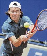 Guillermo Coria of Argentina returns a backhand to compatriot Juan Pablo Brzezicki in the first round of the Copa Petrobras tennis tournament at the Pampulha Yacht Club in Belo Horizonte, central Brazil on Tuesday.