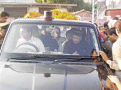 CM Virbhadra Singh, along with other ministers and MLAs, sitting in a vehicle with red light atop, while campaigning at Nagrota Bagwan in Kangra
