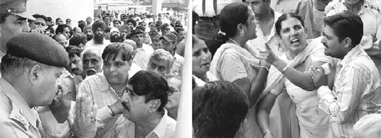 Angry protestors during a demonstration against alleged police inaction in a womans murder case outside the CBI Court in Ambala on Thursday. Incidently, the hearing of Dera Sacha Sauda chief Gurmit Ram Rahim was also going on in the court