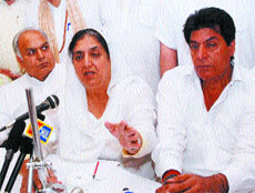PPCC president Rajinder Kaur Bhattal addresses mediapersons in Jalandhar on Thursday.