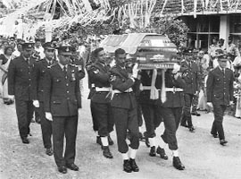 Sri Lankan soldiers carry the coffin of an officer who was among the servicemen killed in the LTTEs air attacks on a military air base.