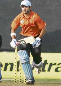 India Reds Gautam Gambhir hit 83 off 77 balls against India Blue during the Challenger Trophy final