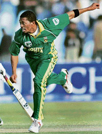 South Africas Makhaya Ntini bowls during the fifth and final one-dayer against Pakistan at the Gaddafi Stadium in Lahore on Monday.