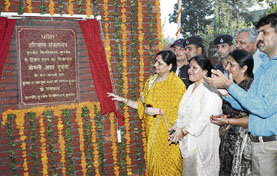 Asha Hooda, wife of Chief Minister Bhupinder Singh Hooda, lays the foundation stone of the second phase of Dharohar Haryana Museum on the premises of Kurukshetra University in Kurukshetra on Wednesday.