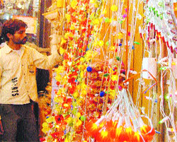 Laris to add sparkle to festivities .