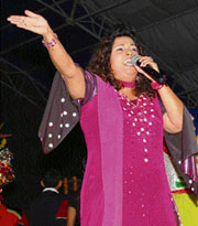 Hema Sardesai regales the audience during her performance at Hamir Utsav on Thursday.