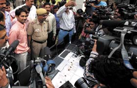 Choron ka Sartaj Subhash being paraded before the media by the Delhi Police in the Capital