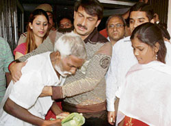 Bhojpuri actor Manoj Tewari consoles the father of a Shingaar cinema blast victim after giving money to him in Ludhiana