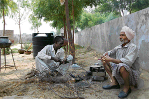 Tarsem (35) and Pura Singh (50) of Jamalwali village, who have been on drugs for years, lead a desolate life today.