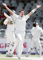 South Africa's Dale Steyn appeals successfully for the wicket of New Zealand's Scott Styris during the fourth day of their first Test cricket match at Wanderers stadium in Johannesburg