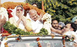 PPCC president Rajinder Kaur Bhattal being garlanded before her public rally