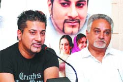 Bally Sagoo is all set to make a Pollywood splash with his Sajna Ve Sajna which is hitting theatres on November 30.