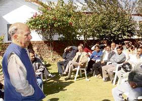 Senior BJP leader and former Chief Minister Shanta Kumar addresses state government employees at his residence in Palampur
