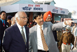General Manager, Northern Railway, Shri Prakash (left) and Divisional Railway Manager, Ambala H.K.Jaggi, discussing some points at the Bathinda railway station 