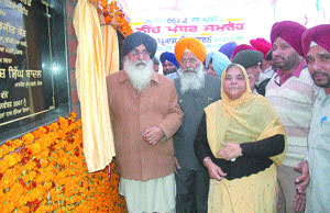 Chief Minister Parkash Singh Badal lays the foundation stone of a substation near Sultanpur Lodhi on Saturday.