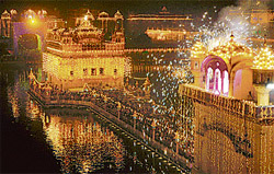 Fire works illuminate Golden Temple on the occasion of the birth anniversary of Guru Nanak Dev