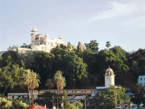 A view of the Jaipur summer palace from the Nakki lake