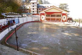 Only favourable weather conditions can ensure a good ice skating season in Shimla this year. 