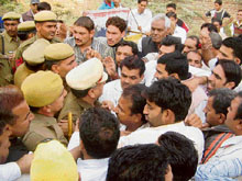 Supporters of Congress MP Kuldeep Bishnoi exchange hot words with police officials during a protest in Hisar on Friday against the impounding of vehicles by the police.
