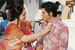 Shahrukh Khan is Kirron Khers son in his first birth in Om Shanti Om