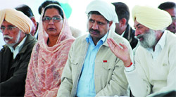Balwinder Singh Bhundar, Saroop Singla and Paramjeet Kaur Gulshan (from right to left) hold a meeting at Gurudwara Hazi Rattan Sahib in Bathinda