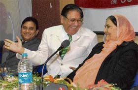 Vice chancellor Prof R.C. Sobti interacts with Dr Upinder Kaur, minister of education, civil aviation, vigilance and justice, during a national seminar on ‘Guru Nanak Bani: Ideological and Cultural Perspective’ at Panjab University in Chandigarh