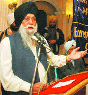 Punjab cooperation minister Capt Kanwaljit Singh addresses progressive potato growers in Jalandhar on Thursday.