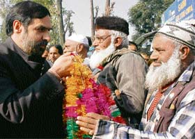 Union minister of state for external affairs Anand Sharma is greeted by Muslim leaders at a public rally at Missarwala in the Paonta-Doon constituency