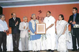 Dr Mohammad Yunus, founder-chairman of Grameen Bank, being honoured by Union Agriculture Minister Sharad Pawar