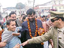 A police officer pushes a common voter of Kangra away from LJP president Ram Vilas Paswan at the Kangra municipal stadium on Sunday.