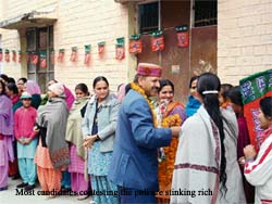 BJP’s Dr Rajiv Bindal woos women voters in Solan. The two-time MLA and his wife have land, luxury cars and jewellery besides bank accounts of lakhs.