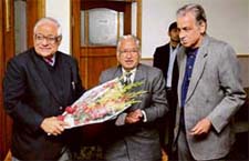 H.K. Dua, Editor-in-Chief of The Tribune, being felicitated at the Press Club of Jammu. 