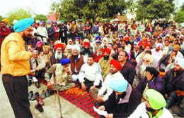 Lok Bhalai Party chief BS Ramoowalia addresses agitators in Jalandhar.