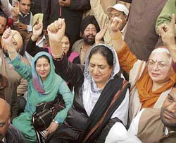 PPCC president Rajinder Kaur Bhattal and Preneet Kaur at the Congress dharna held in Patiala on Thursday.