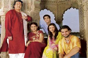 Mere Apne portrait of a happy family