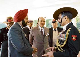 Lt-Gen T K Sapru, GOC-in-C, Western Command, interacts with veterens on Vijay Divas at Chandimandir