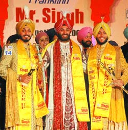 Parmeet Singh (C) along with the first and second runners-up in Amritsar.