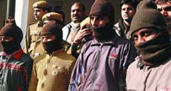 The South District Police arrested five members of an inter-state autolifter gang in the Capital on Monday.