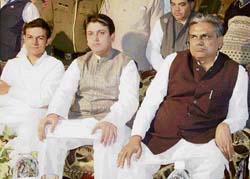 Kunal Bhadoo, son-in-law of Chief Minister Bhupinder Singh Hooda, flanked by Fatehabad MLA Dura Ram and his son Sandeep Bishnoi at a public meeting in Fatehabad on Saturday. 
