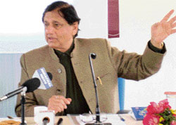 Bhisham Agnihotri, an NRI and eminent lawyer in the USA, addresses a press conference at Palampur. 