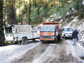 Two vehicles that collided due to slippery conditions caused by snow on the Karsog road in the Pander area of Mandi district. 