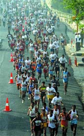 Participants of the Mawana Sugars Indian Open Marathon run through Mathura Road in the Capitsl on Sunday.