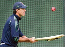 Ricky Ponting bounces a ball on his bat during training at the MCG in Melbourne on Tuesday.