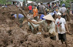 Indonesian soldiers and villagers search for landslide victims in Karang Anyar district near Solo, Indonesias central Java province, on Wednesday.