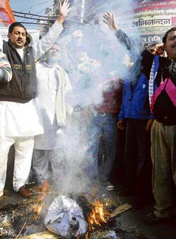 BJMY activists burn an effigy of the Chief Minister in Jammu on Thursday. 