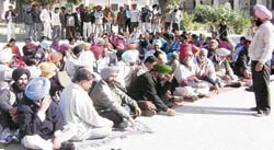 A union leader addresses activists of a few unions at MGMN Senior Secondary School at Ahmedgarh on Thursday.